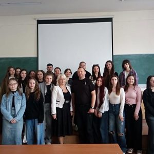 У рамках навчальної дисципліни Превентивна психологія, майбутні психологи дізнавались про особливості взаємодії психологічної служби закладів освіти та ювенальної поліції від начальника відділу ювенальної превенції, учасника бойових дій, полковника Петра Тиховича.