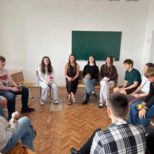 У школах канікули, а в університеті літній табір для школярів.
